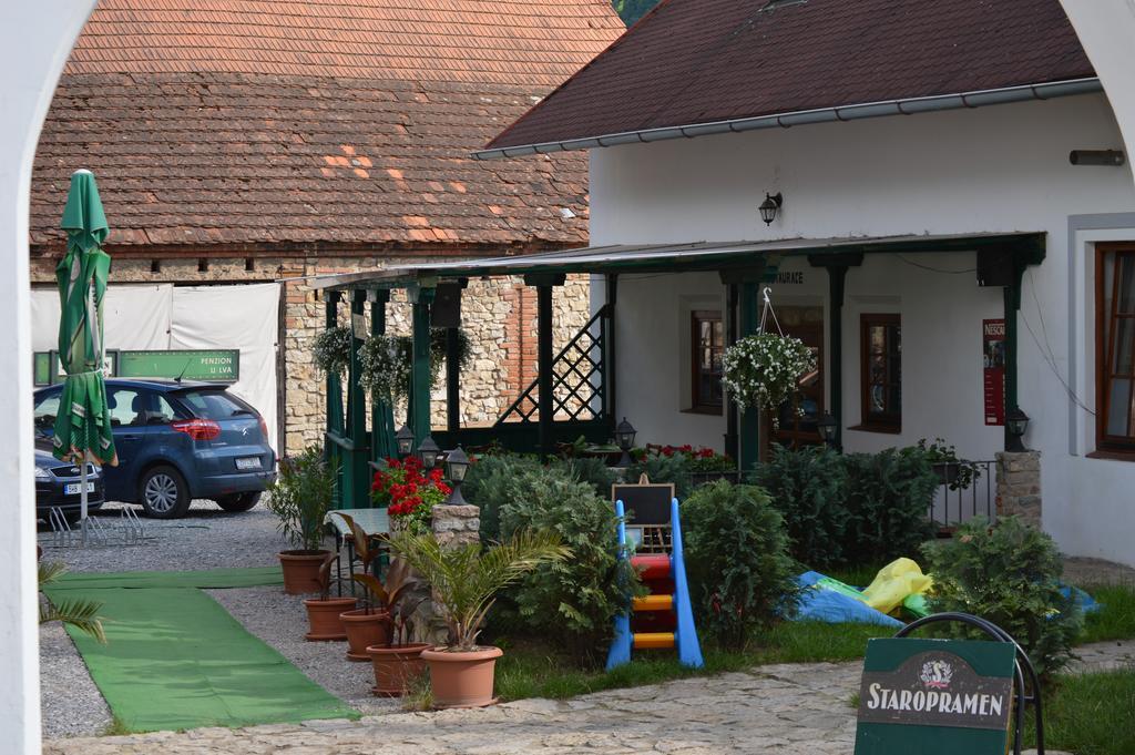 Restaurace A Penzion U Lva Karlštejn Dış mekan fotoğraf