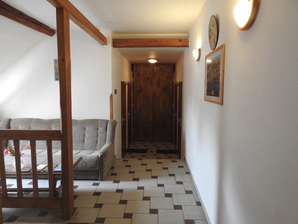Restaurace A Penzion U Lva Karlštejn Dış mekan fotoğraf
