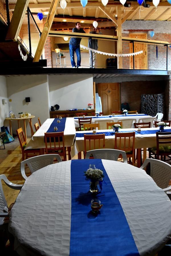 Restaurace A Penzion U Lva Karlštejn Dış mekan fotoğraf